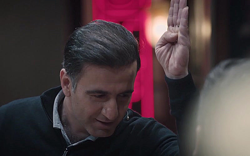 Guess Which Hand S01E02