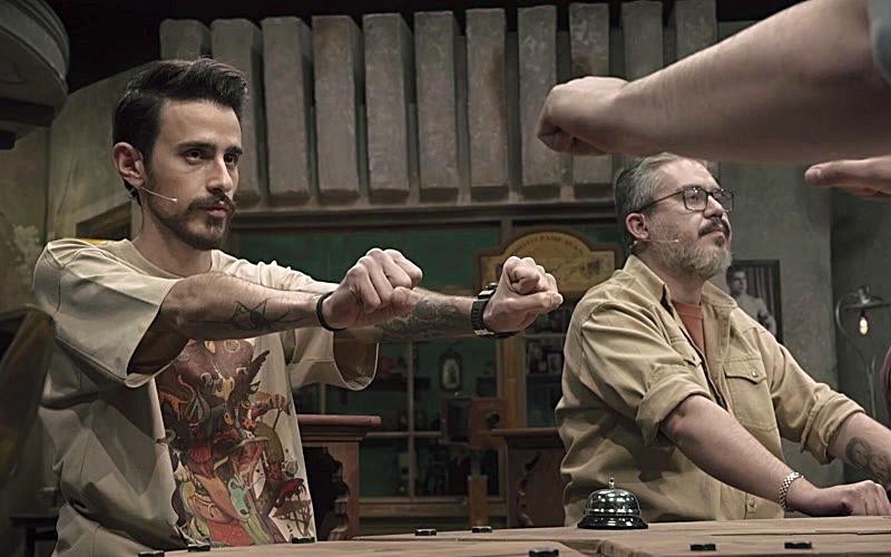 Guess Which Hand 2 S01E04