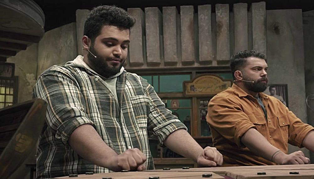 Guess Which Hand 2 S01E05