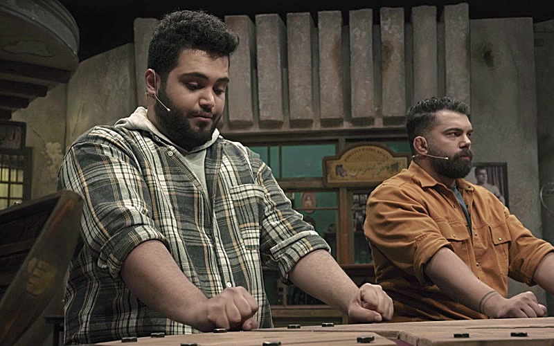 Guess Which Hand 2 S01E05