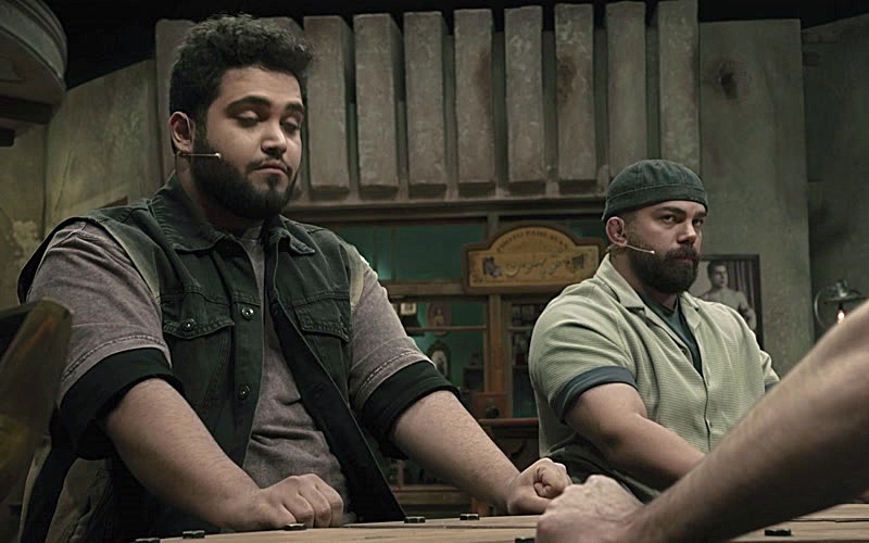 Guess Which Hand 2 S01E06