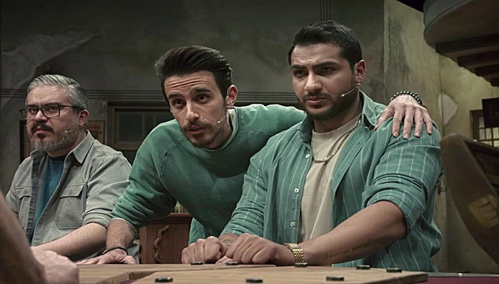 Guess Which Hand 2 S01E08